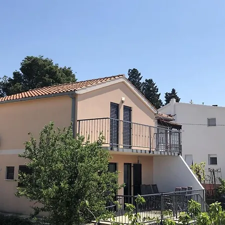 Bella, Rogoznica Center Villa *